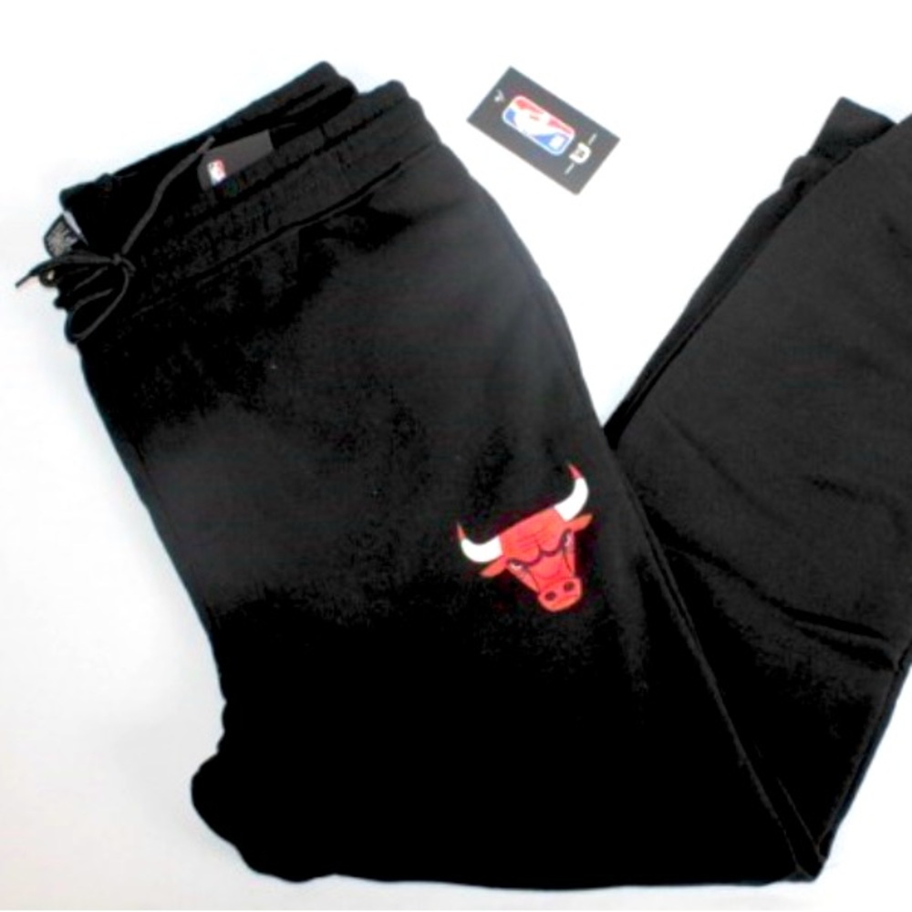 Brand: NBA
Model: Chicago Bulls
Gender: Male
Size: XLarge
New with tags